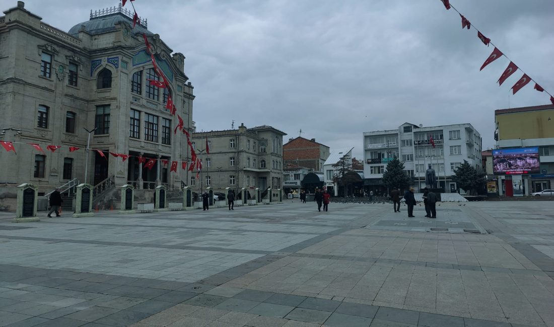 Halk arasında baharın habercisi olarak kabul edilen cemrelerin ilki havaya