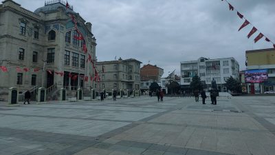 Halk arasında baharın habercisi olarak kabul edilen cemrelerin ilki havaya