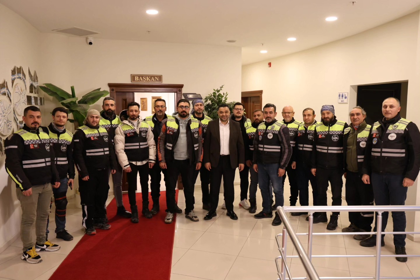 Aksaray Motosiklet Sporları Derneği Başkanı Erdi Karademir ve beraberindeki dernek