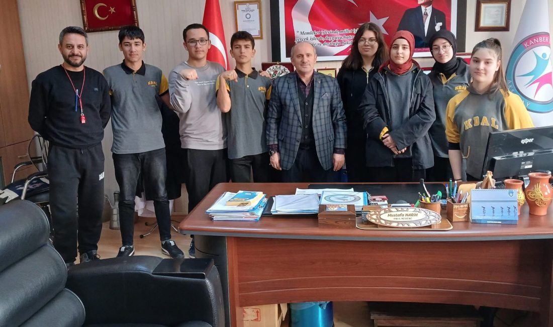 Aksaray Kanber Demir Anadolu Lisesi öğrencileri, bilek güreşi müsabakalarında büyük