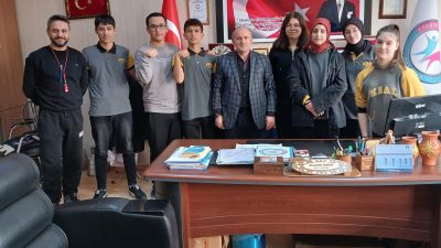 Aksaray Kanber Demir Anadolu Lisesi öğrencileri, bilek güreşi müsabakalarında büyük