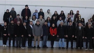 Gülağaç’ta düzenlenen Liseler Arası Bilgi ve Kültür Yarışması, öğrencilerin bilgi