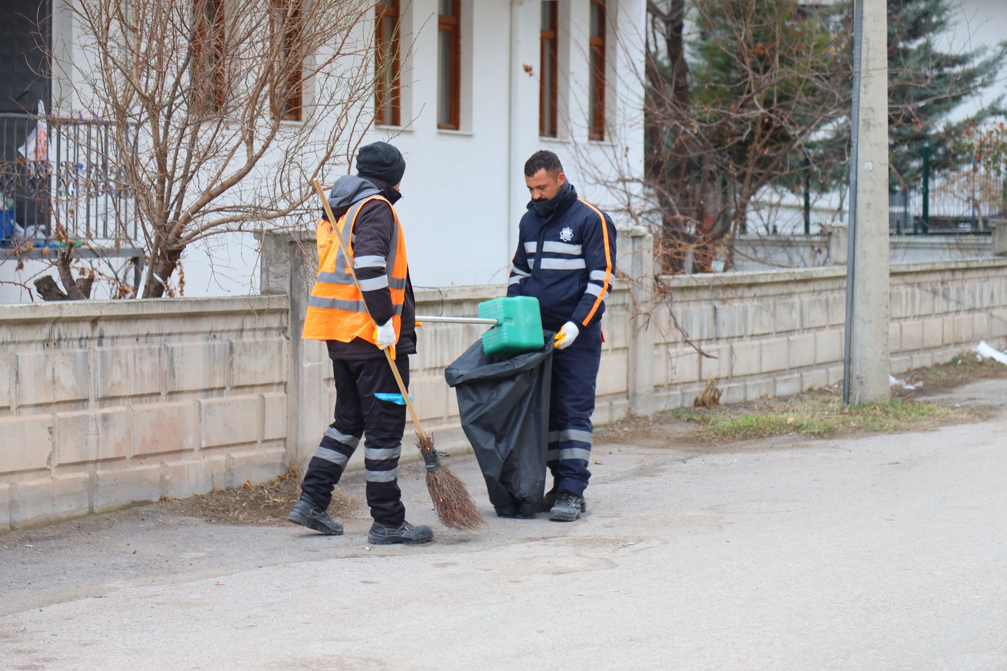 Aksaray Belediyesi mahalle temizliğiyle yaşam alanlarını güzelleştiriyor!