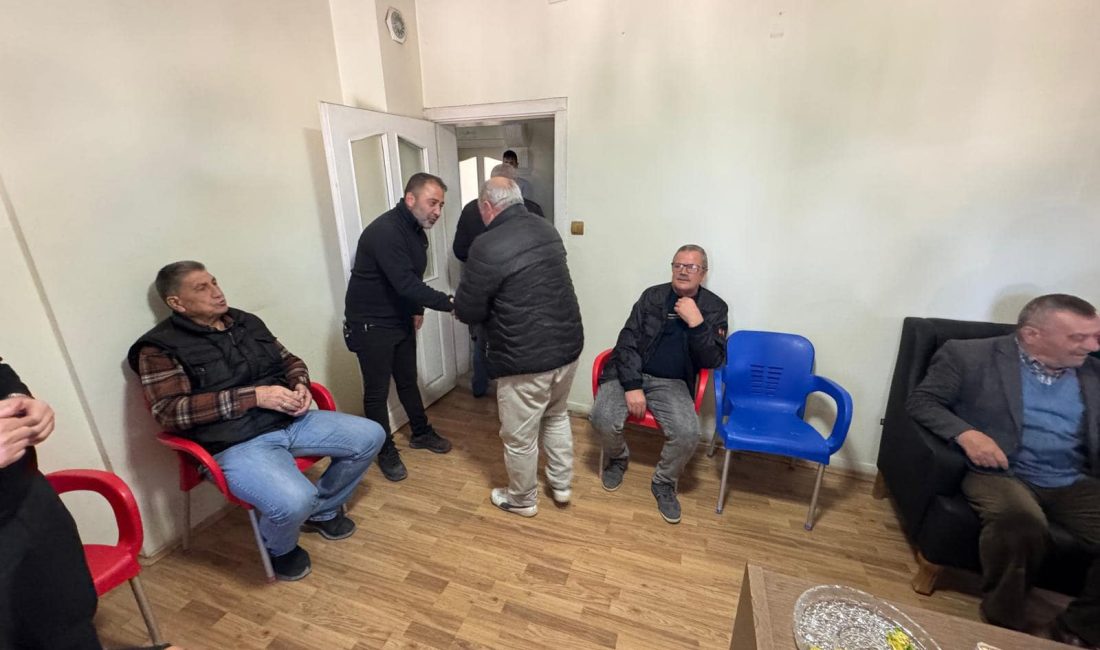 Demirci Belediyesi tarafından düzenlenen halk toplantısı yoğun katılımla gerçekleşti. Belediye