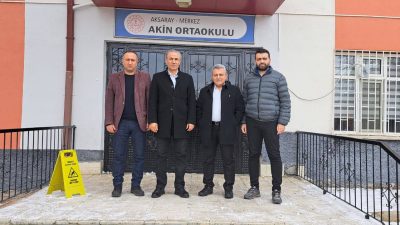 Eğitim-Bir-Sen Aksaray Şube Başkanı Murat Görmez, beraberindeki eğitim çalışanlarıyla birlikte