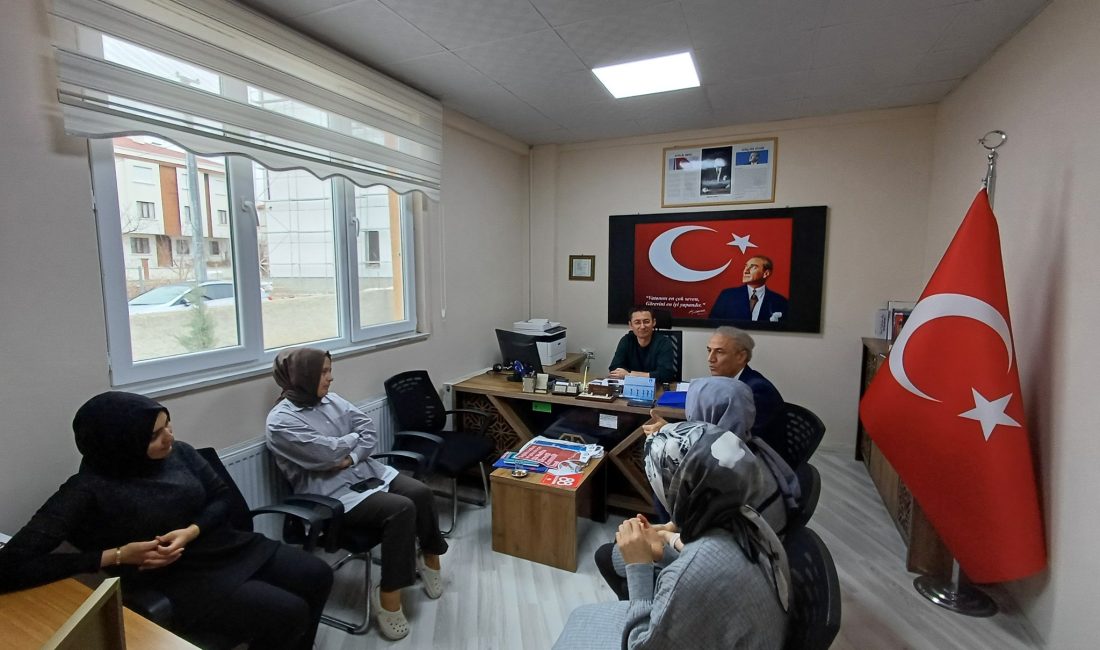 Eğitim-Bir-Sen Aksaray Şube Başkanı Murat Görmez, kentteki eğitim kurumlarını ziyaret