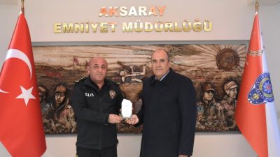 Aksaray İl Emniyet Müdürü Bekir Demir, emekliye ayrılan polis memuru