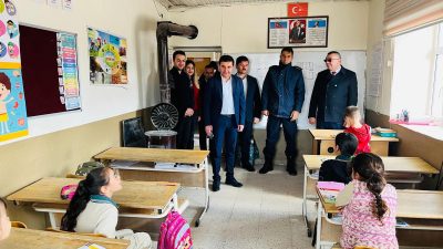 Eskil Kaymakamı Fuat Yurddaş, Büyük Gözlük Yaylası Camisi’nde kılınan cuma