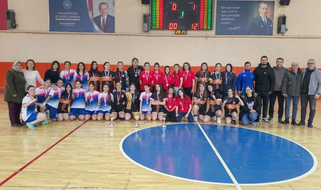 Aksaray’da Genç Kızlar Futsal İl Birinciliği sona erdi; İşte kazananlar! Aksaray'da düzenlenen okul sporları genç kızlar futsal il birinciliği müsabakaları