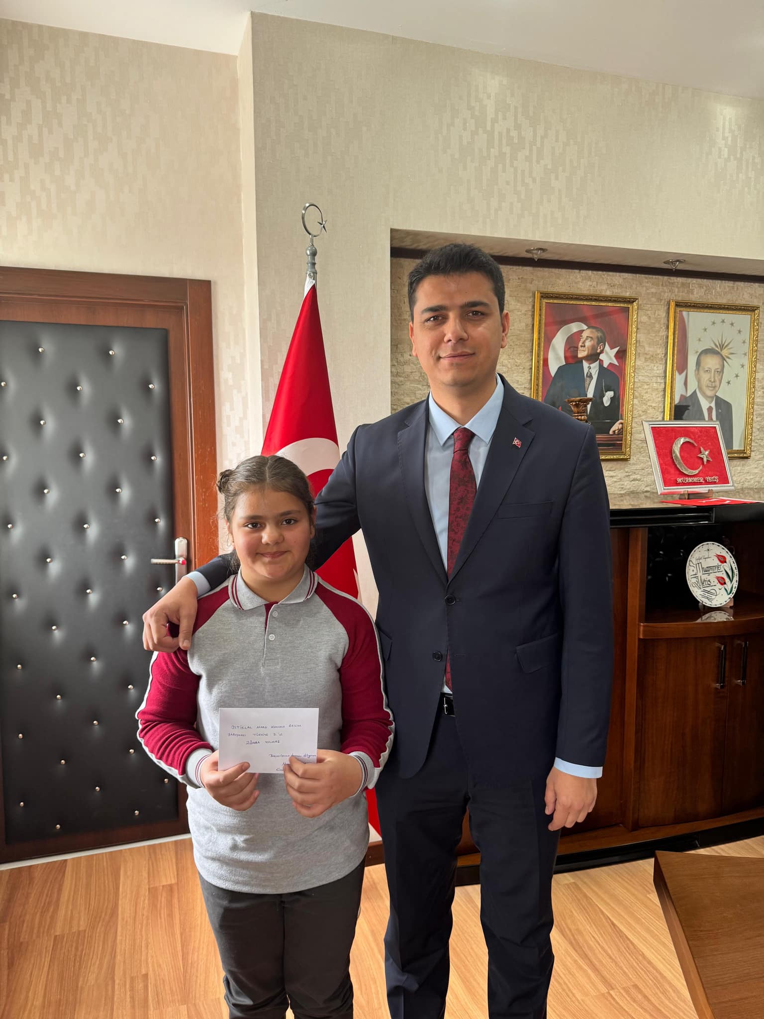 Güzelyurt’ta büyük başarı: Minik ressam Türkiye üçüncüsü oldu