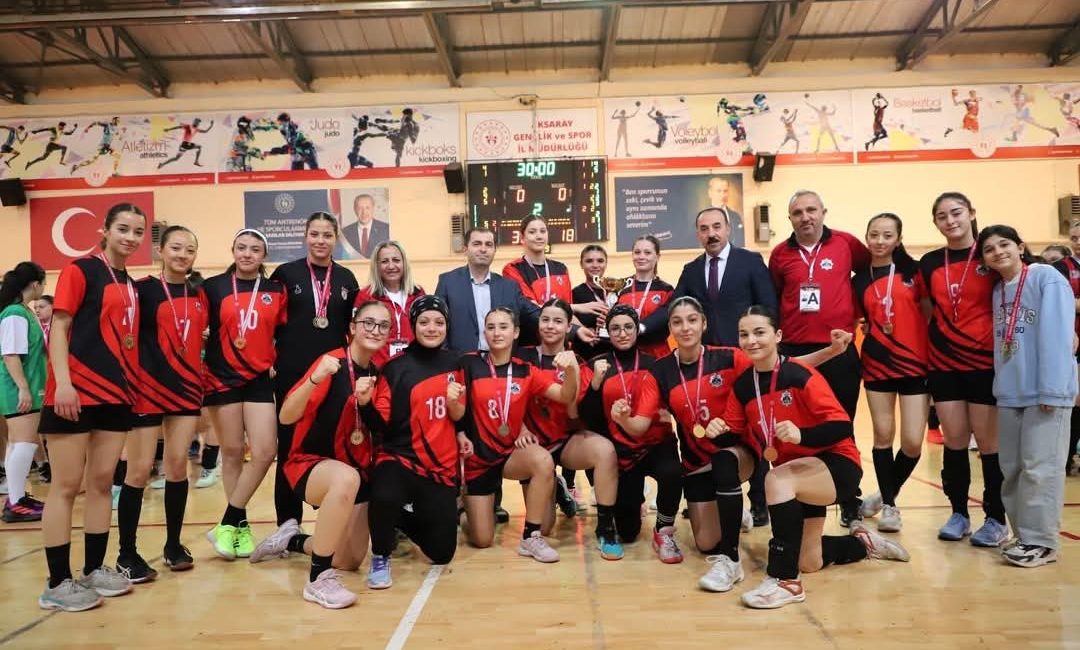 Geçen sezonu Türkiye 2. olarak tamamlayan Aksaray Belediye Spor’un Küçük