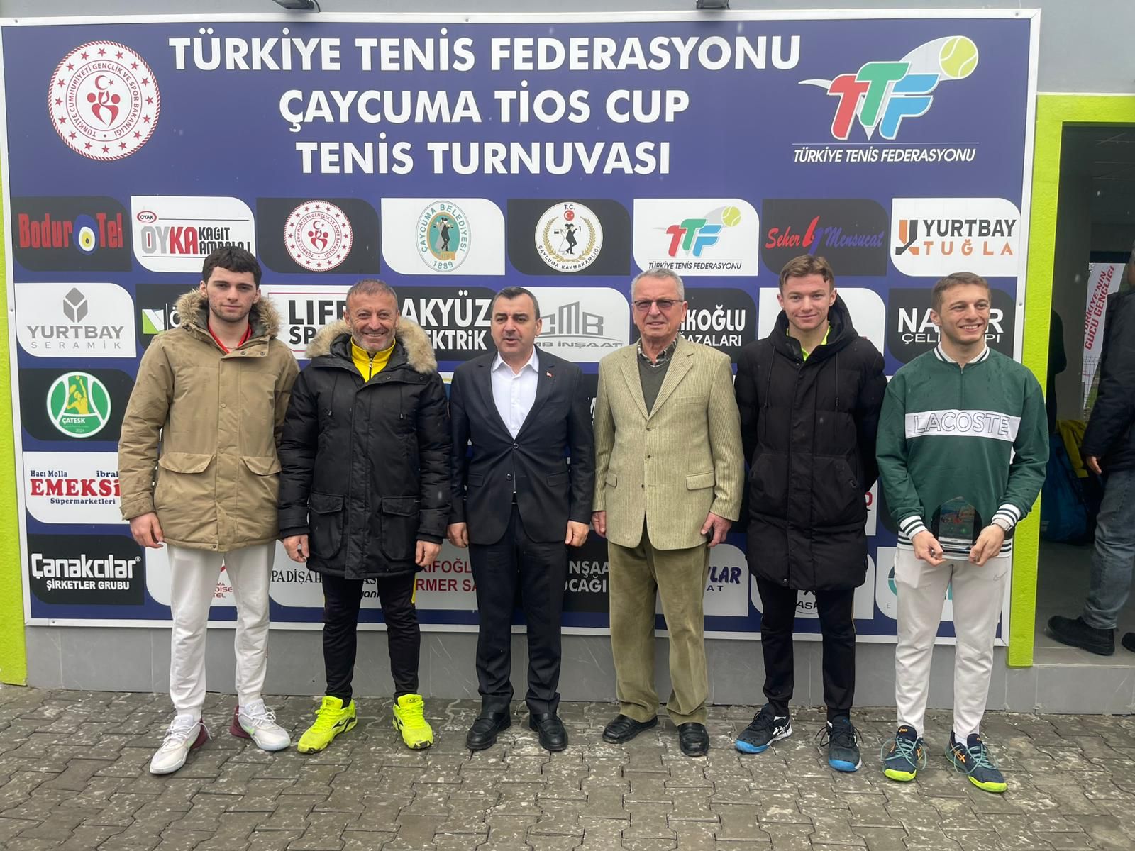 Aksaraylı Karakaya Kardeşler Zonguldak’tan kupa ile döndü