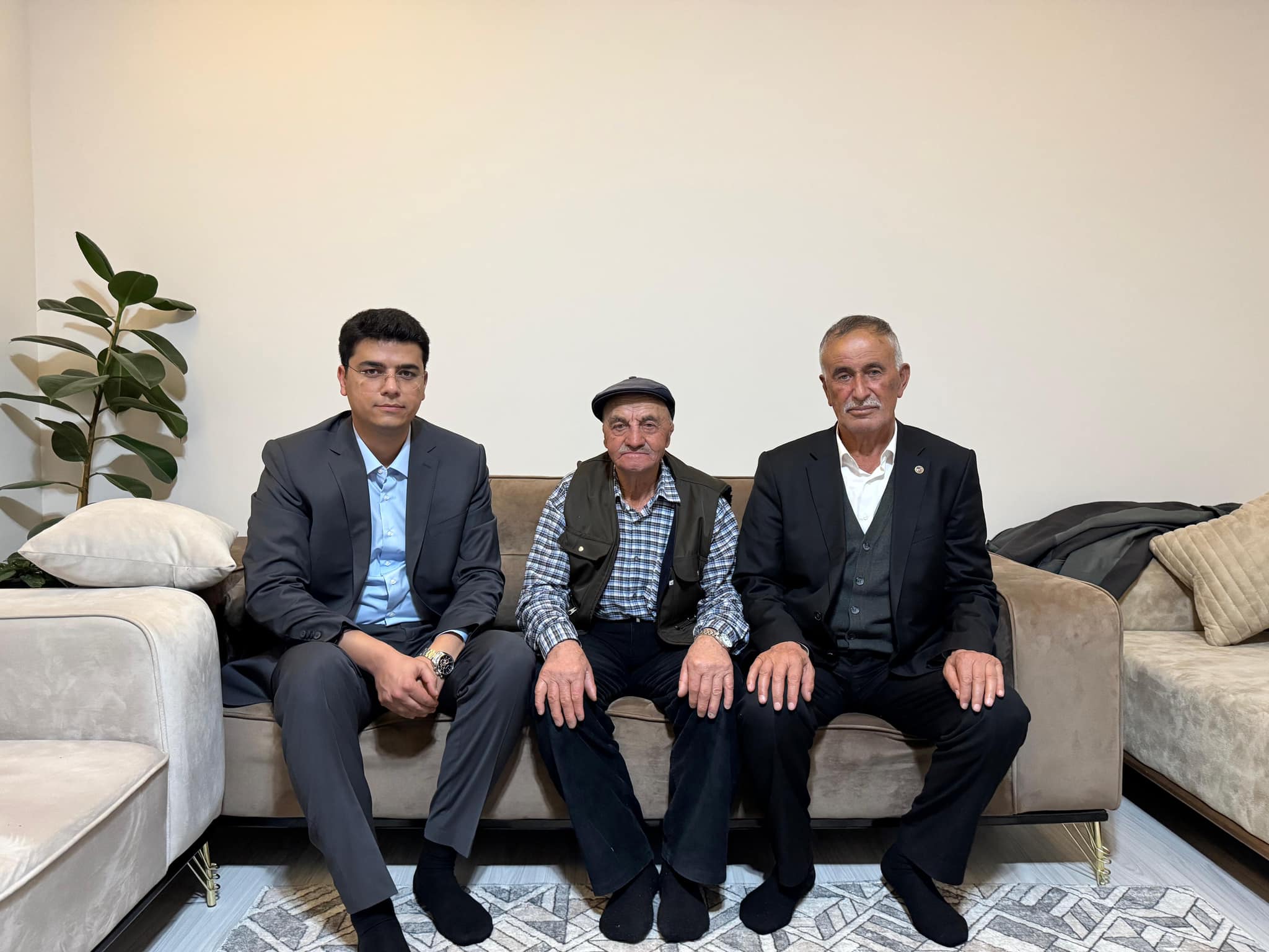 Kaymakam Yetiş ve Başkan  Yayatan’dan hane ziyareti