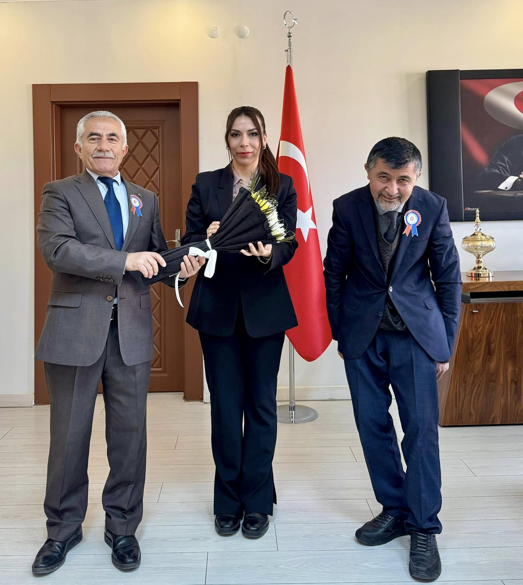 Sarıyahşi Kaymakamı Miyase Demirkoparan, Vergi Haftası kapsamında Mal Müdürü Elvan