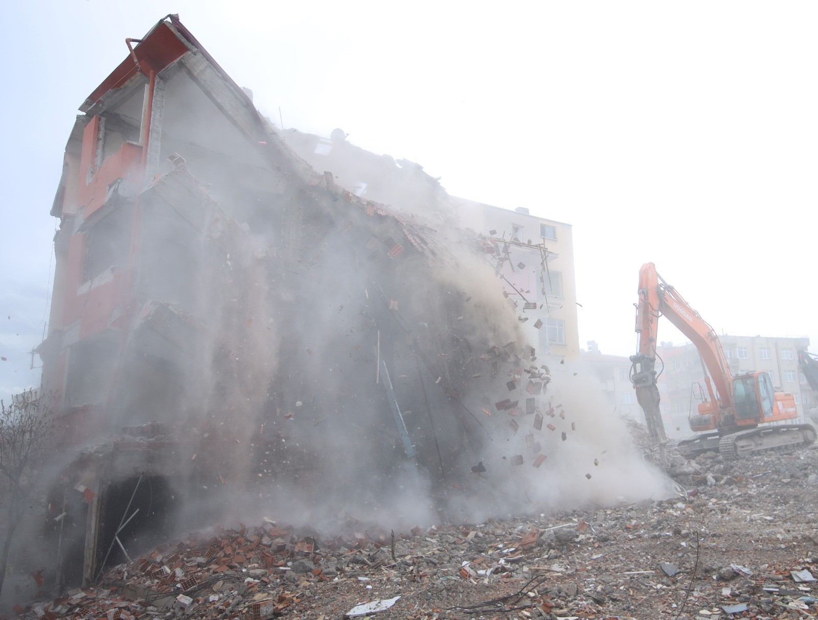 Belediye Başkanı Dr. Evren Dinçer, Türkiye’nin deprem kuşağında yer alması