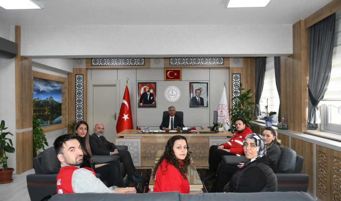 Kızılay Genel Merkez Gönüllülük Direktörlüğü Birim Yöneticisi Ahmet Ergün ve