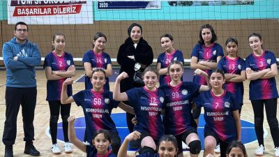 Aksaray Midi Kızlar Voleybol Ligi’nde mücadele eden Ortaköy Yunus Emre