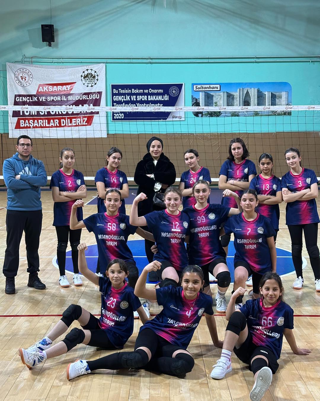 Ortaköy Yunus Emre İlçe Spor Kulübü Voleybol Takımı galibiyetle döndü