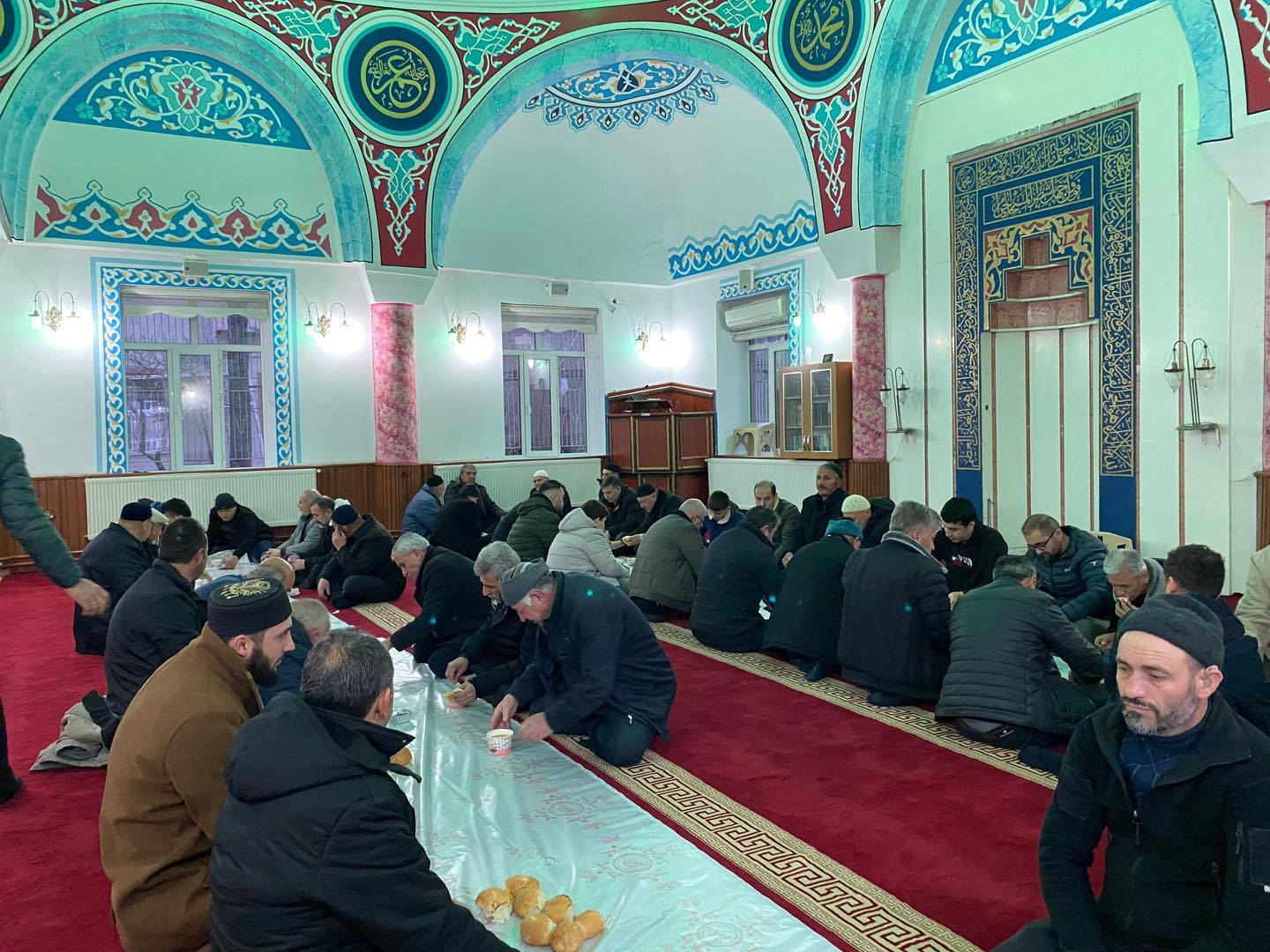 Ortaköy’de şafak vakti buluşması! Cemaat sabah namazında kenetlendi