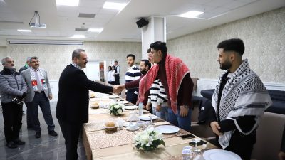 Filistinli akademisyenler ve öğrencilerle sabah kahvaltısında bir araya gelen Aksaray