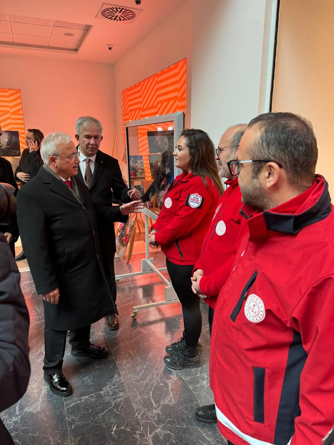 Felaketin izleri fotoğraf sergisinde!  Aksaray’da duygusal anlar