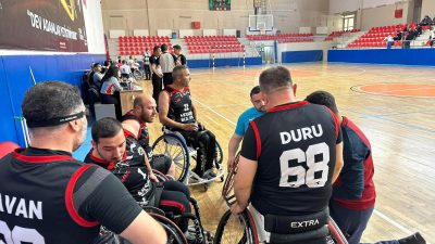 Tekerlekli sandalye basketbol liginde mücadele eden 68 Aksaray Belediye, deplasmanda