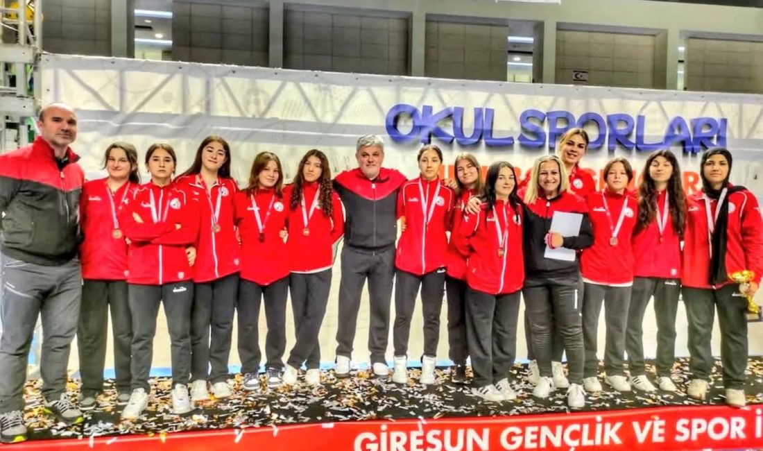 Giresun’da düzenlenen Okul Sporları Hentbol Türkiye Şampiyonası’nda Aksaray Spor Lisesi