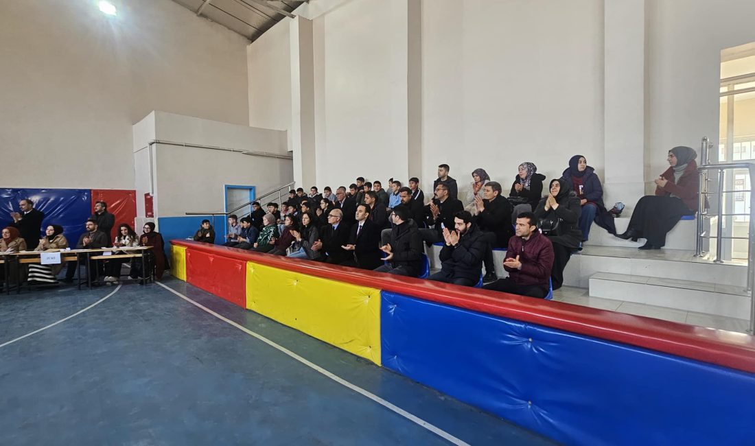 Sultanhanı Kaymakamı Bilal Göksun, “Bilgi Kazansın Projesi” kapsamında düzenlenen bilgi