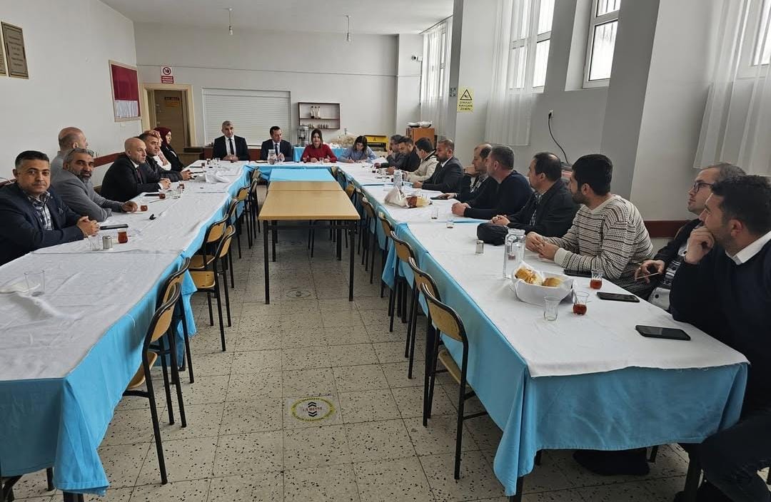 Güzelyurt’ta Okul Müdürleri Toplantısı: Eğitimde verimlilik, iş birliği ve çözüm önerileri ele alındı