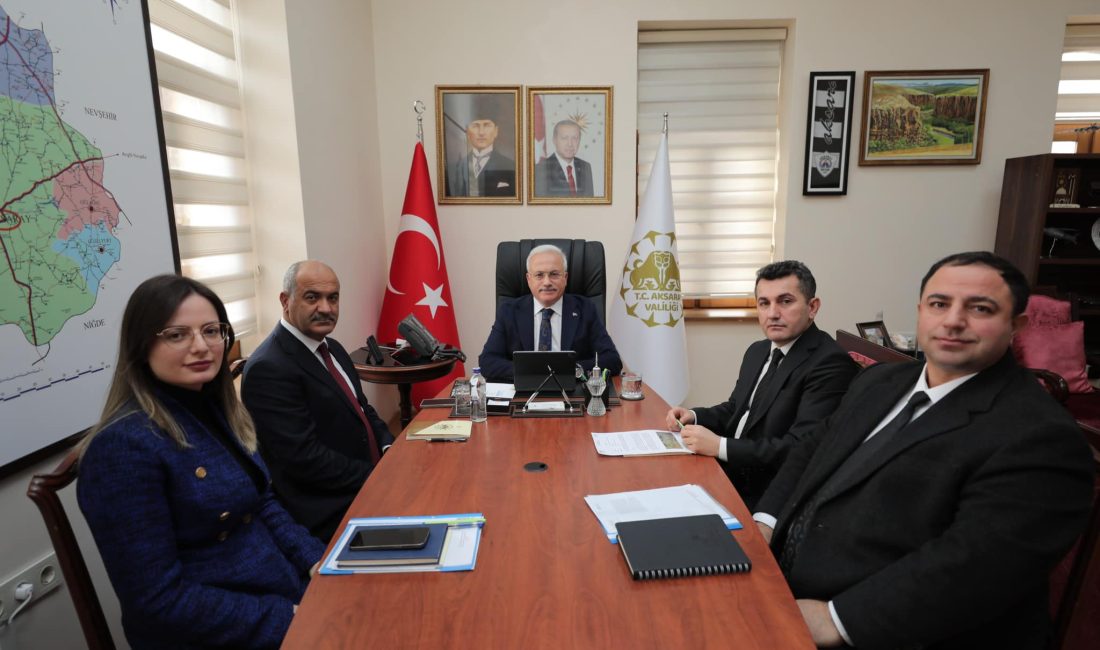 Aksaray Valisi Mehmet Ali Kumbuzoğlu, vali yardımcılarıyla bir toplantı gerçekleştirerek