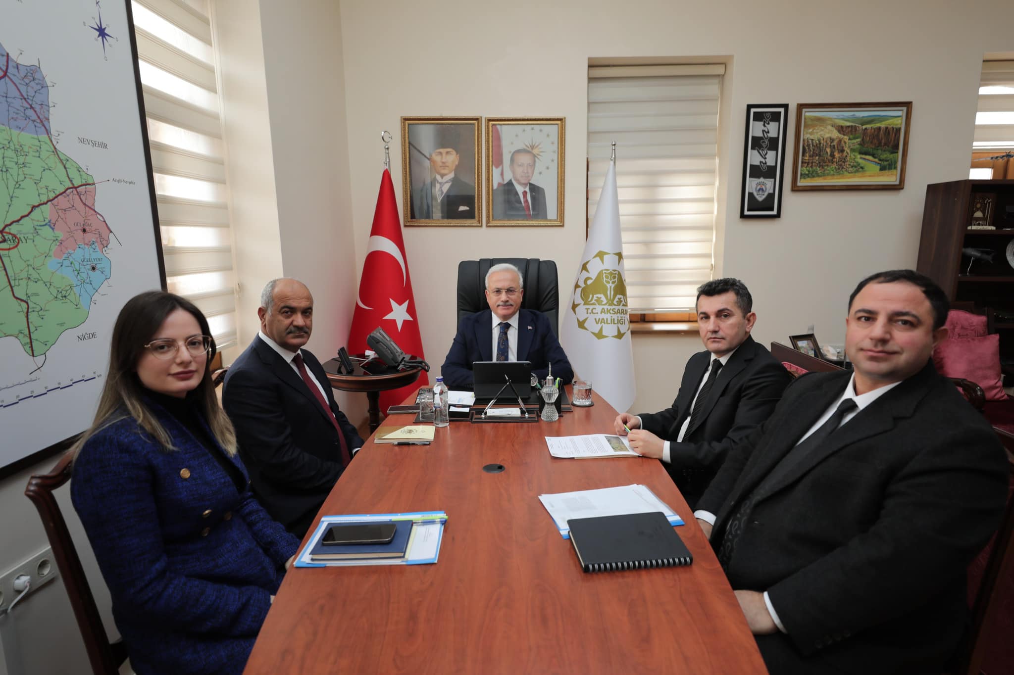 Aksaray Valisi Mehmet Ali Kumbuzoğlu, vali yardımcılarıyla bir toplantı gerçekleştirerek