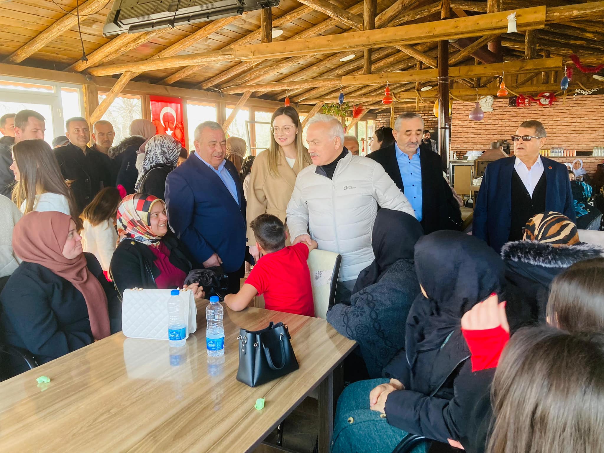 Aksaray Valisi Mehmet Ali Kumbuzoğlu, Gülağaç ilçesini ziyaret ederek vatandaşlarla