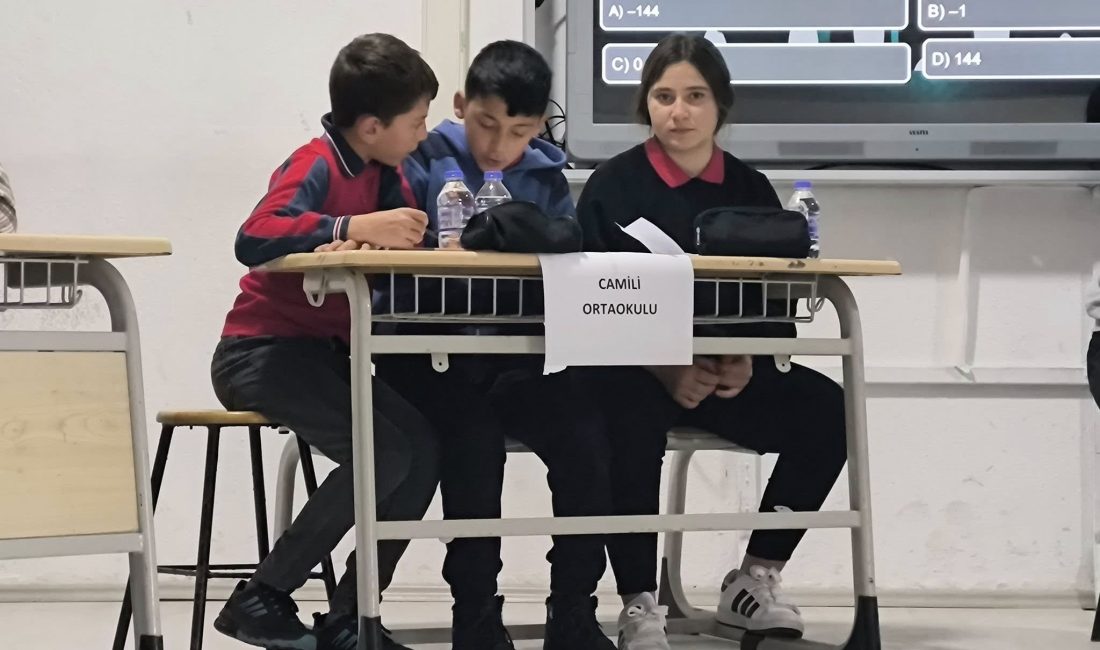 Ağaçören’de ortaokullar arasında düzenlenen “Bilgi Kazansın” yarışması, öğrencilerin kıyasıya mücadelesine