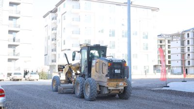 Aksaray Belediyesi, yeni haftanın ilk gününde yol yapım, bakım ve