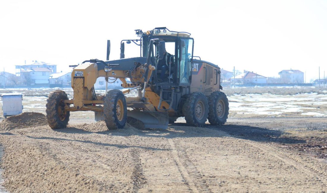 Aksaray Belediyesi, Hürriyet Mahallesi’nde yol altyapı çalışmalarına devam ediyor. Ekipler,