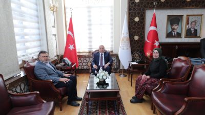 Aksaray Valisi Mehmet Ali Kumbuzoğlu, eşi ve altı çocuğuyla birlikte,