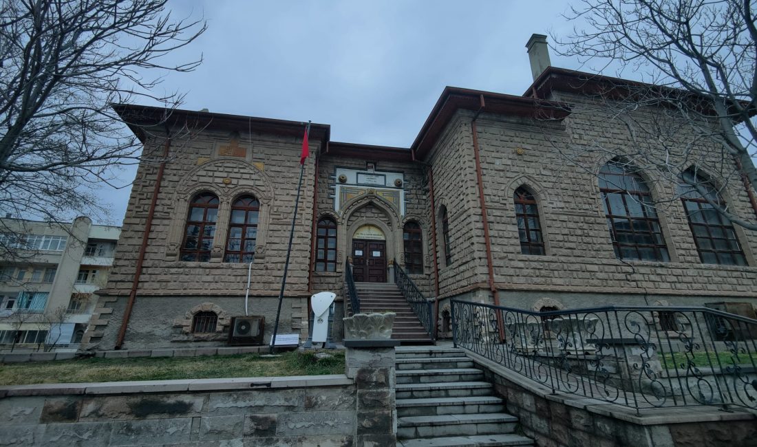 Aksaray’da Ulu Camii’nin yanında