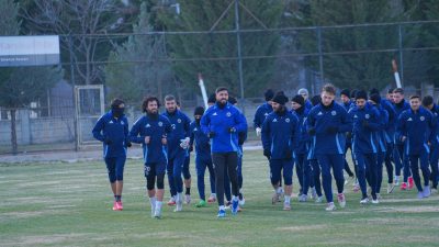 AKSARAYSPOR, ANKARA DEMİRSPOR DEPLASMANINDA LİDERLİĞİ GERİ ALMAK İSTİYOR Aksaray’da nefesler