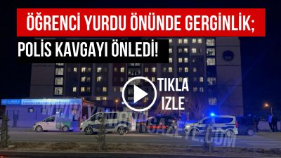 Aksaray – Hamdi Veli Erkek Yurdu önünde iki öğrenci grubu