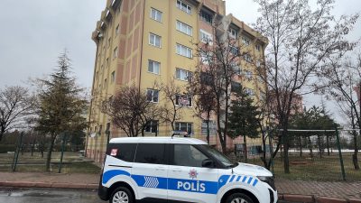 Kayseri'nin Melikgazi ilçesinde 6 aylık bebek, evlerindeki yatağında ölü bulundu.