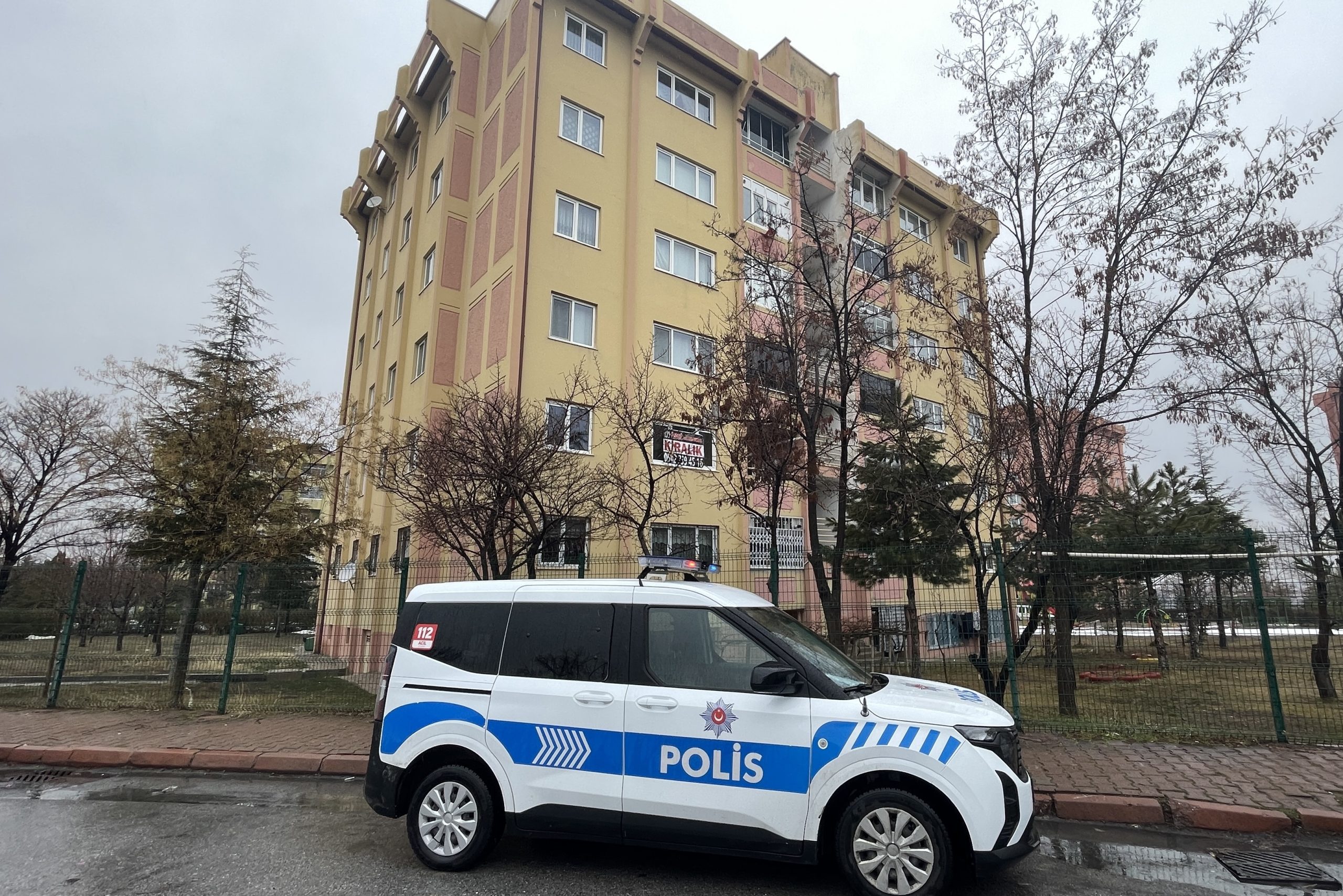 Kayseri'nin Melikgazi ilçesinde 6 aylık bebek, evlerindeki yatağında ölü bulundu.