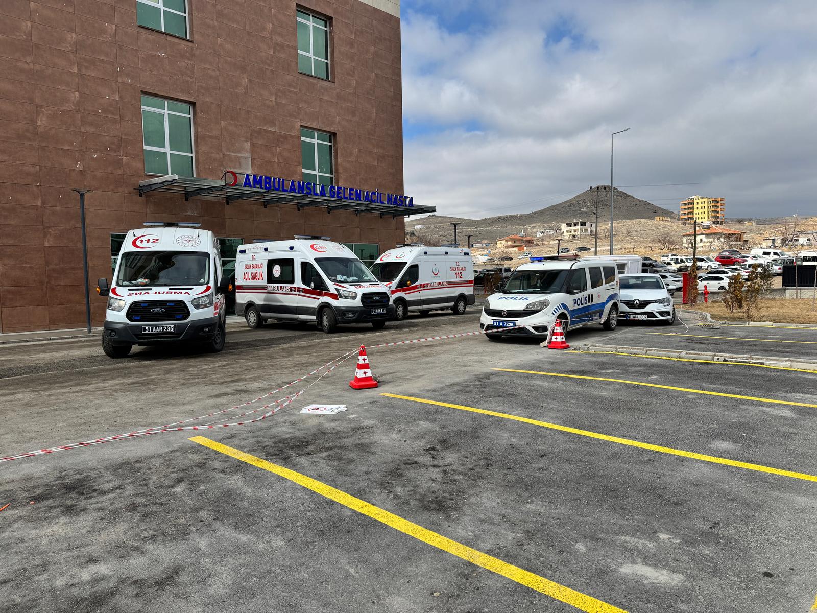 Bir hasta tarafından bıçaklanan doktor yaralandı