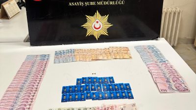 Sivas'ta kuyumculara sahte altın satmaya çalıştıkları gerekçesiyle yakalanan 3 zanlı