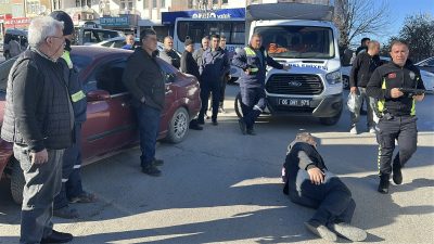 Ankara'nın Çubuk ilçesinde otomobilin çarpması sonucu yaralanan kişi tedavi altına
