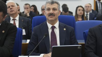 Emekli bayram ikramiyesinin yükseltilmesine yönelik düzenlemeyi de içeren kanun teklifi,