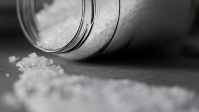Doç. Dr. Zeki Şimşek, fazla tuz tüketiminin neden olduğu yüksek