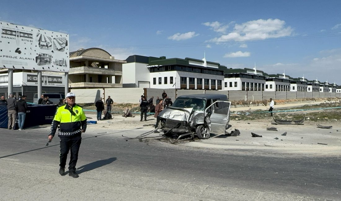 Konya’da tır ile minibüsün