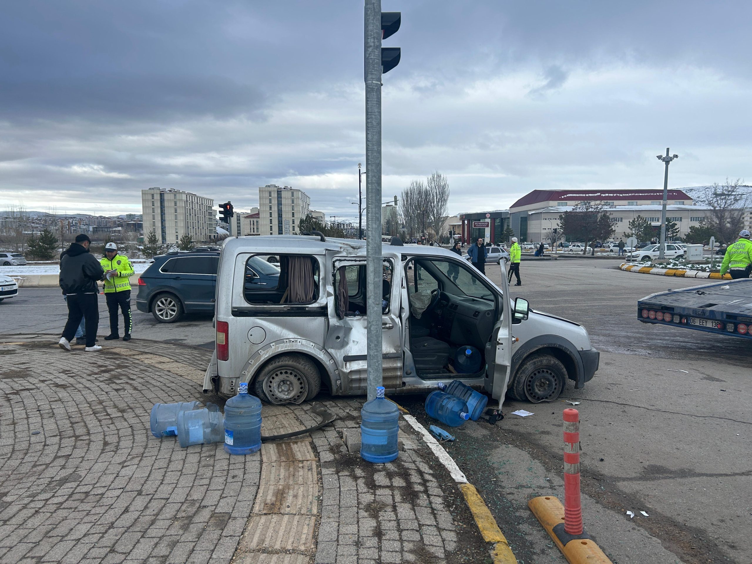  2 aracın çarpıştığı kazada üniversite öğrencisi öldü