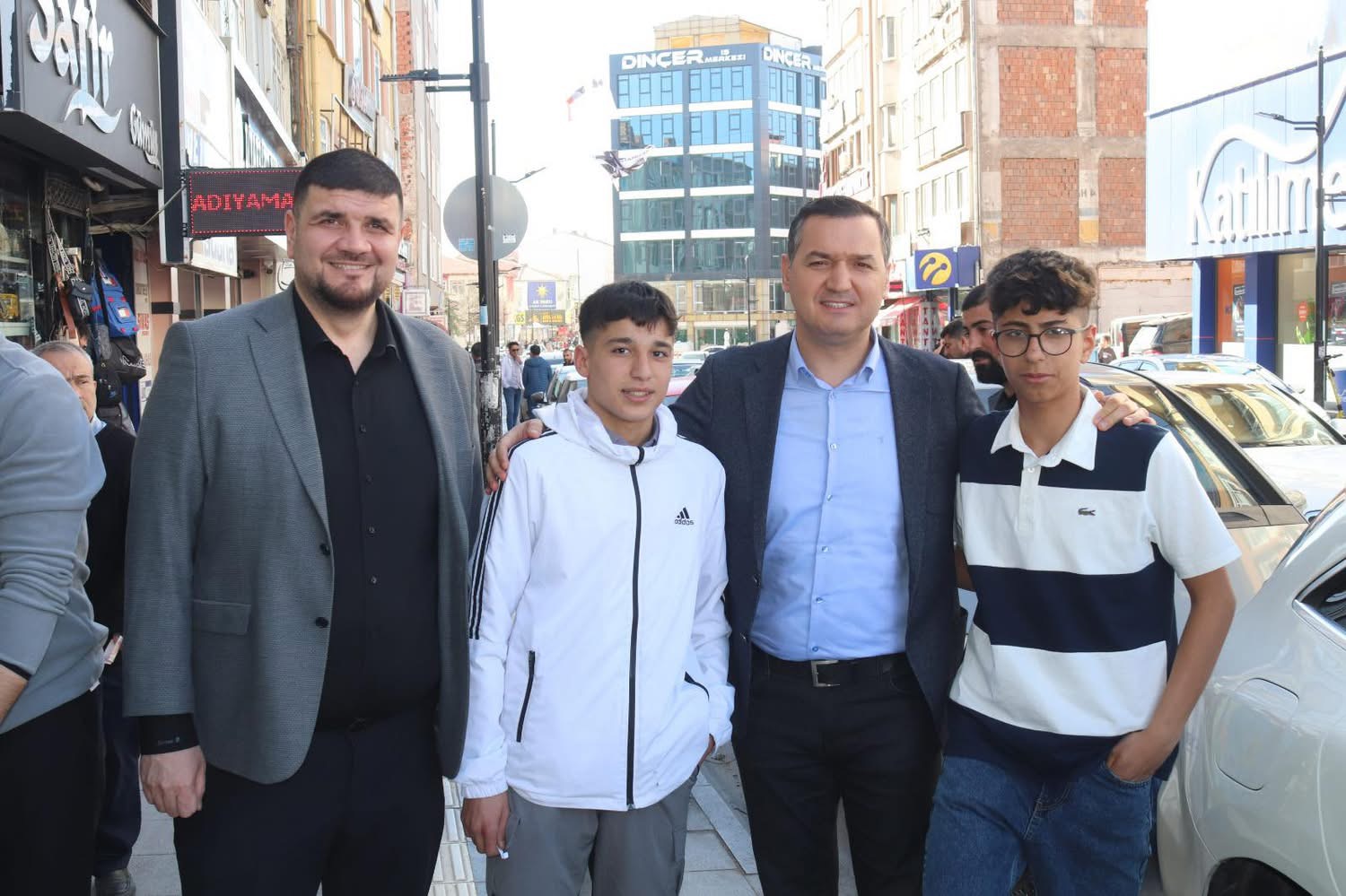 İyi Parti Aksaray sokaklarında vatandaşlarla bayramlaştı!