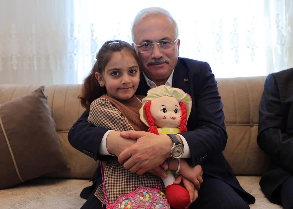 Aksaray Valisi Kumbuzoğlu’ndan şehit ailesine bayram ziyareti!